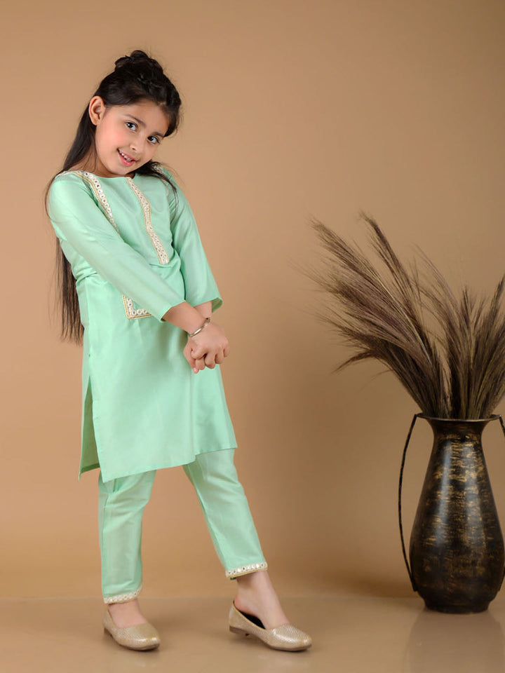 VASTRAMAY Girls' Mint Green Viscose Kurta Pant Set