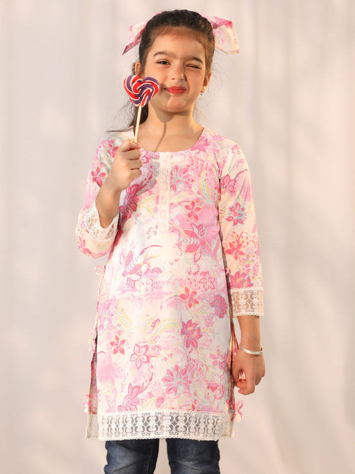 VASTRAMAY Girls' Pink Printed Kurta