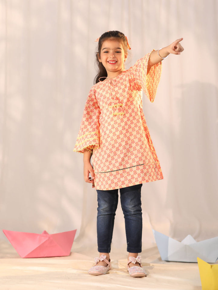 VASTRAMAY Girls' Peach Cotton Printed Kurta