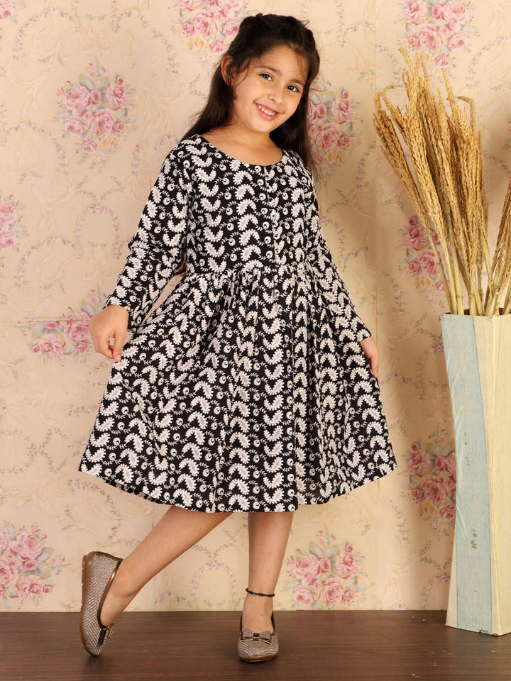 VASTRAMAY Girl's Black Pure Cotton Chikankari Kurta