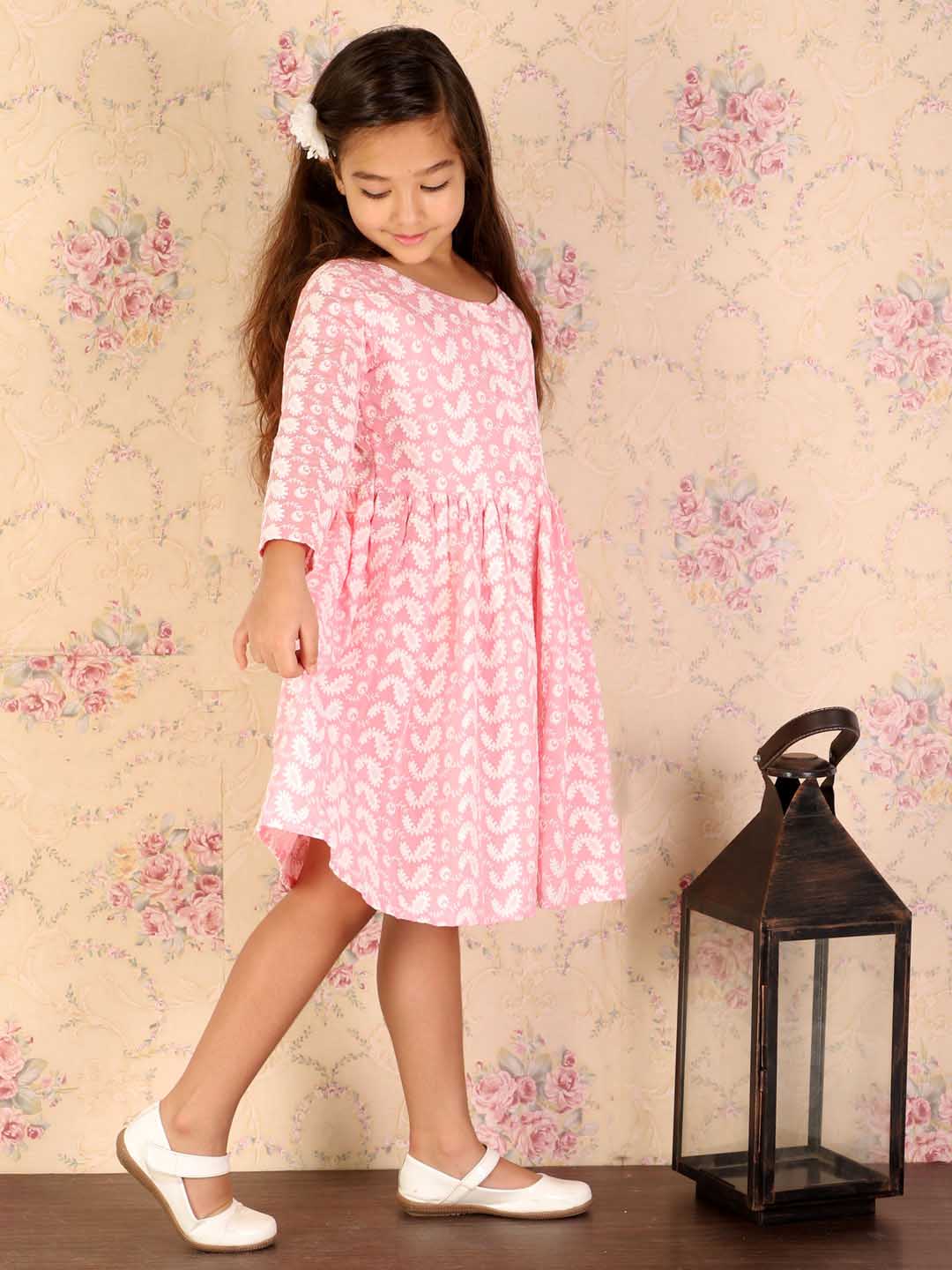 VASTRAMAY Girl's Pink Pure Cotton Chikankari Kurta