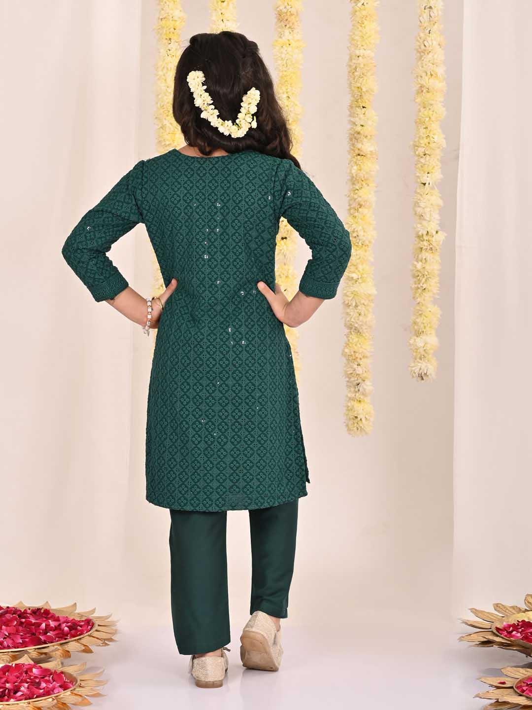 Girl's' Green Embellished Kurta Pyjama Set