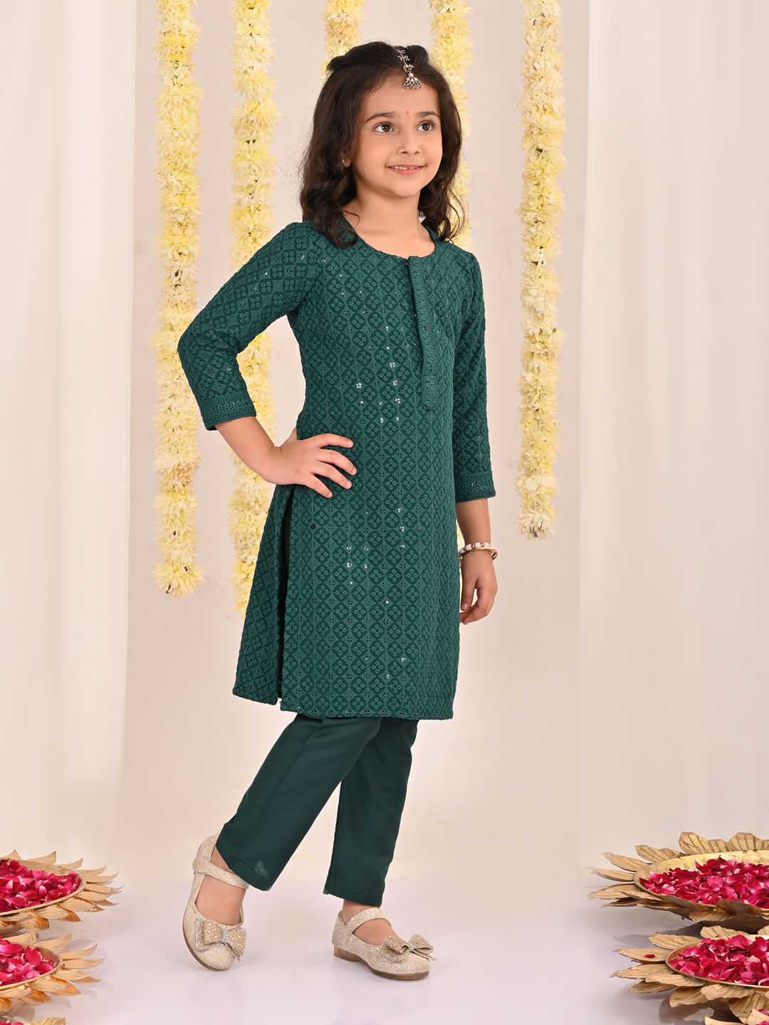 VASTRAMAY Girls' Green Embellished Kurta Pyjama Set