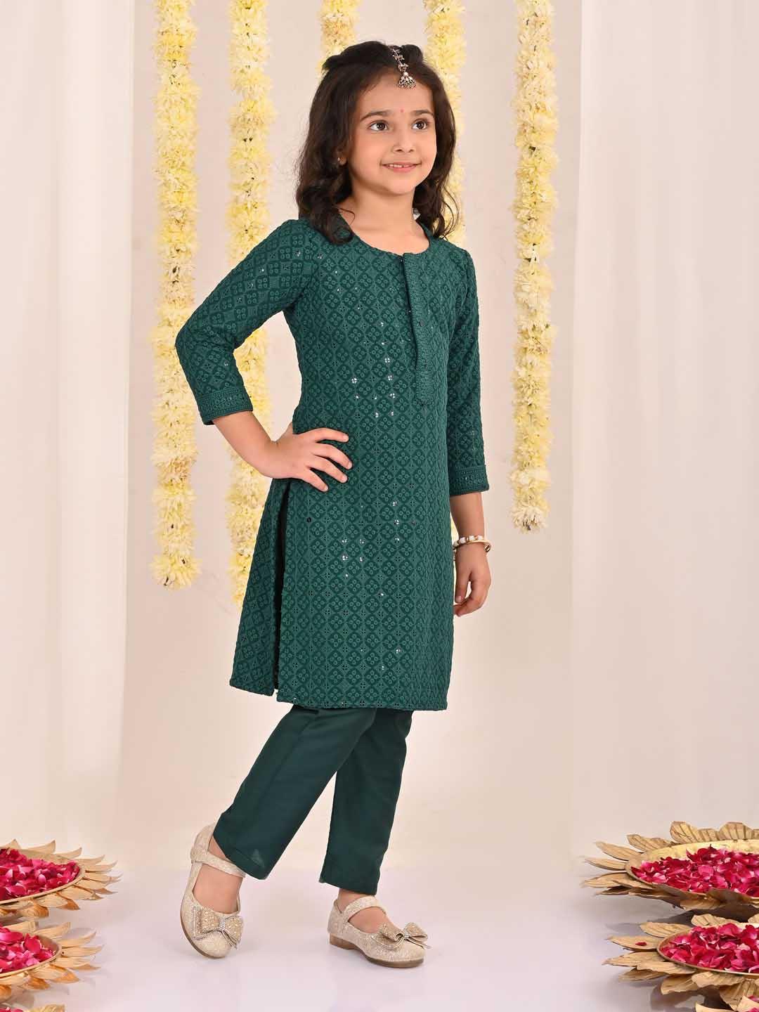 Girl's' Green Embellished Kurta Pyjama Set