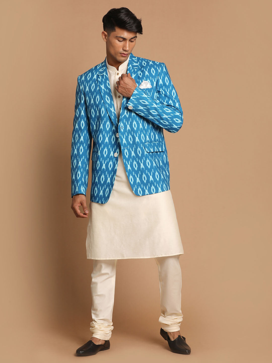 VASTRAMAY Men's Blue Ikkat print Blazer And Kurta Pyjama set