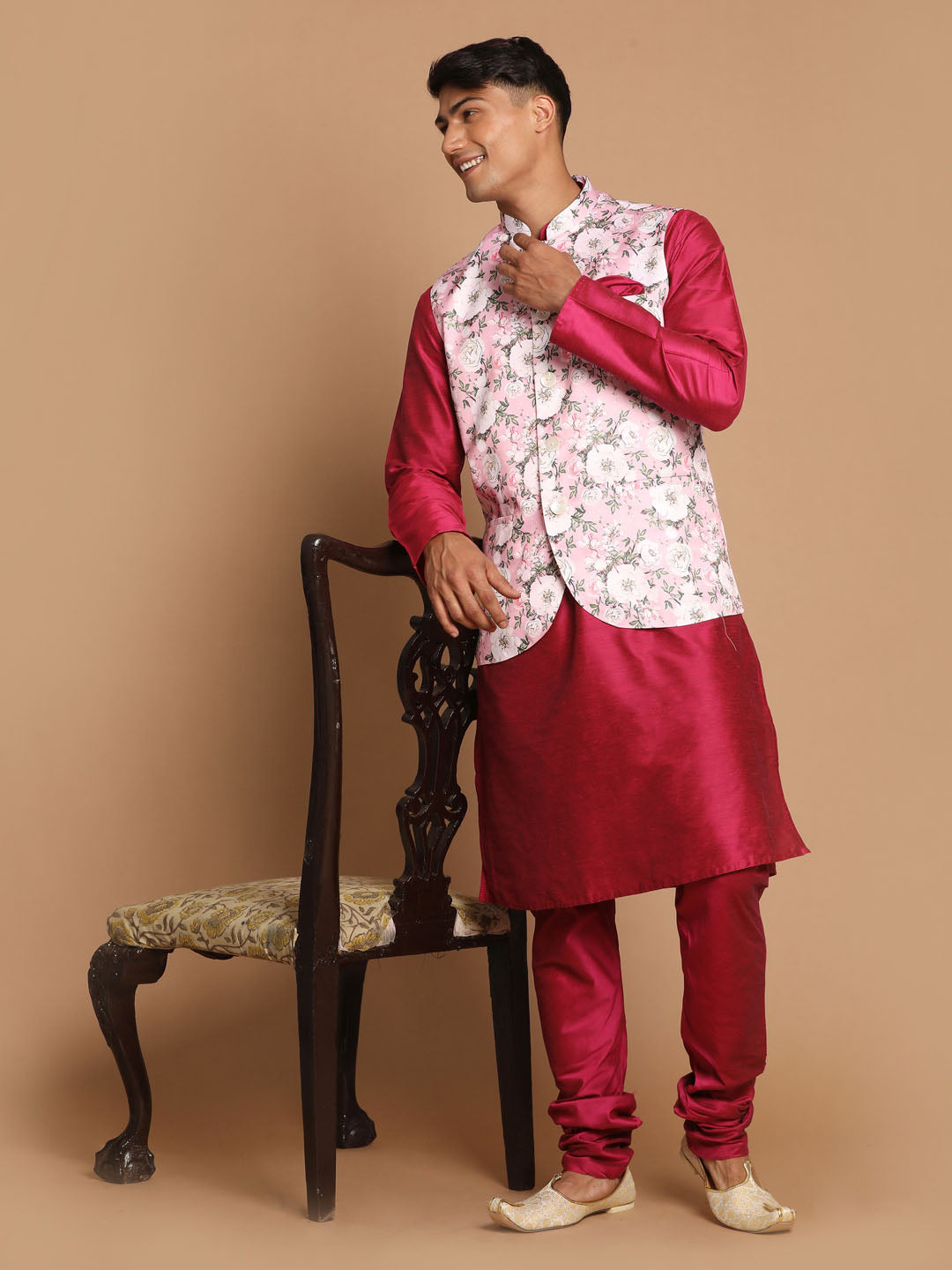 VASTRAMAY Men's Pink Floral Printed Ethnic Jacket With Purple Cotton Silk Blend Kurta Pyjama