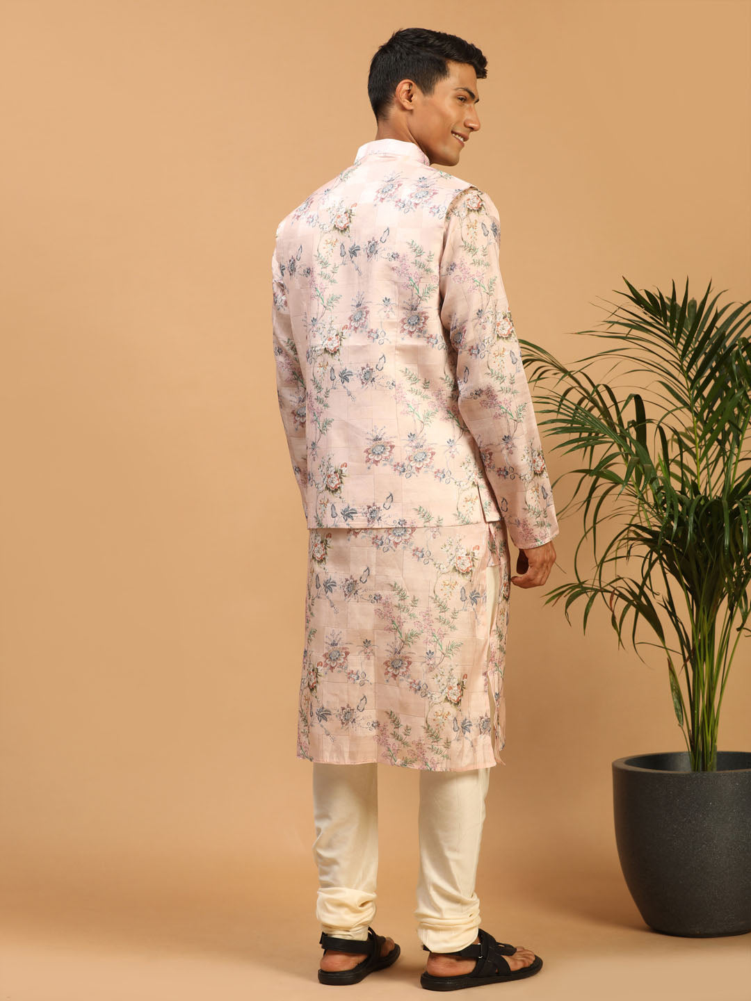 VASTRAMAY Light Pink Floral Print Nehru Jacket And Pink Printed Kurta With Cream Pyjama Set