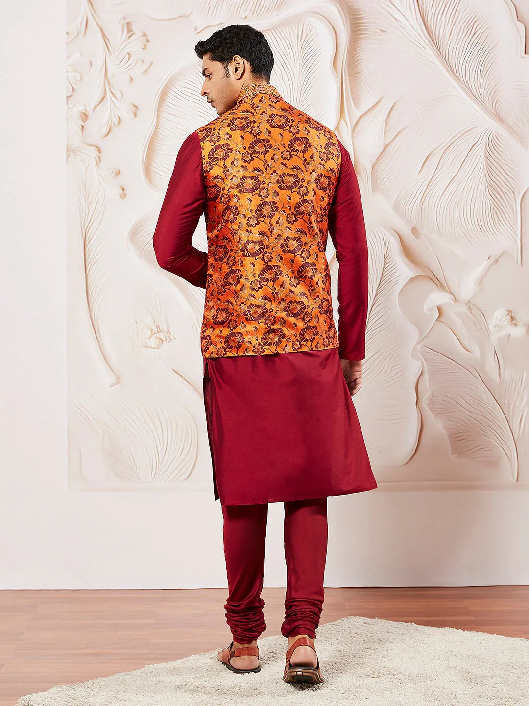 Men's Maroon Silk Blend Jacket,Kurta And Pyjama Set.