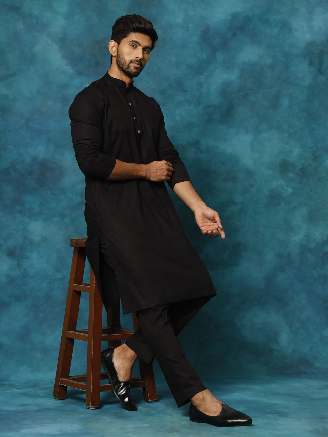 VASTRAMAY Men's Black Cotton Blend Kurta Pyjama Set