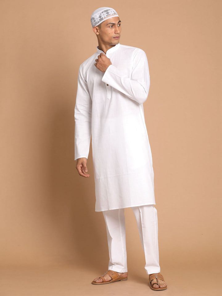 VASTRAMAY Men White Kurta Pyjama Set With Prayer Cap