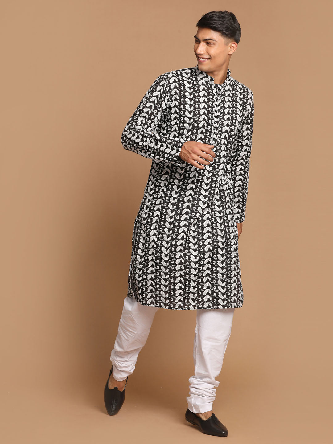 VASTRAMAY Men Black Pure Cotton Chikankari Kurta