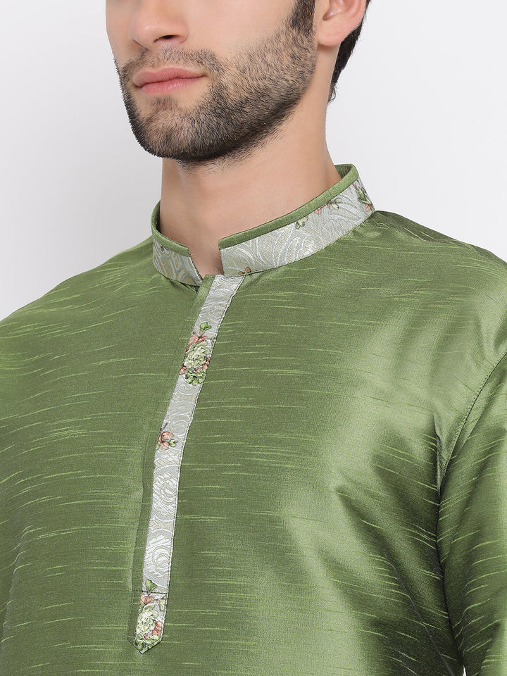 VASTRAMAY Green Silk Blend Kurta Pyjama Baap Beta Set