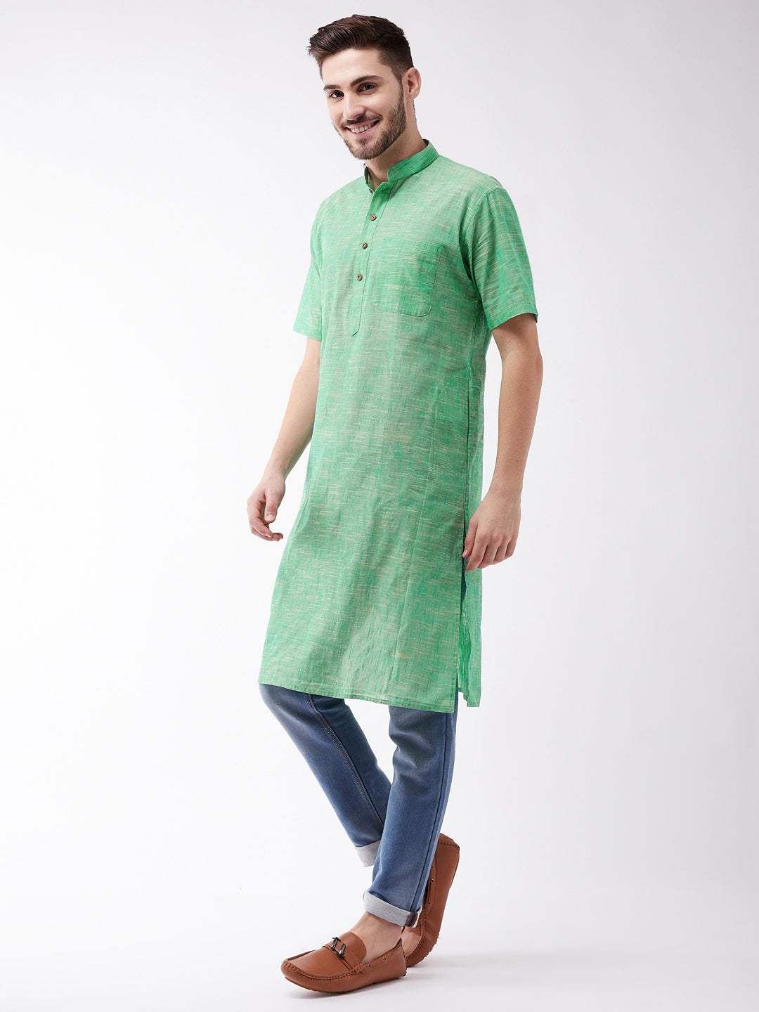 VM BY VASTRAMAY Men's Solid Parrot Green Pure Cotton Kurta