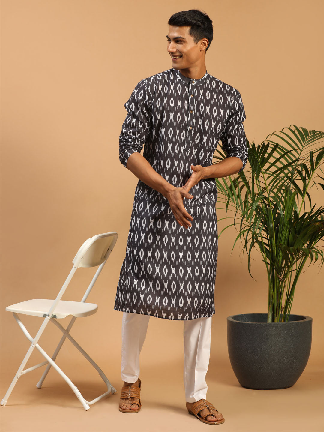 VASTRAMAY Men's Black Ikkat Print Cotton Kurta