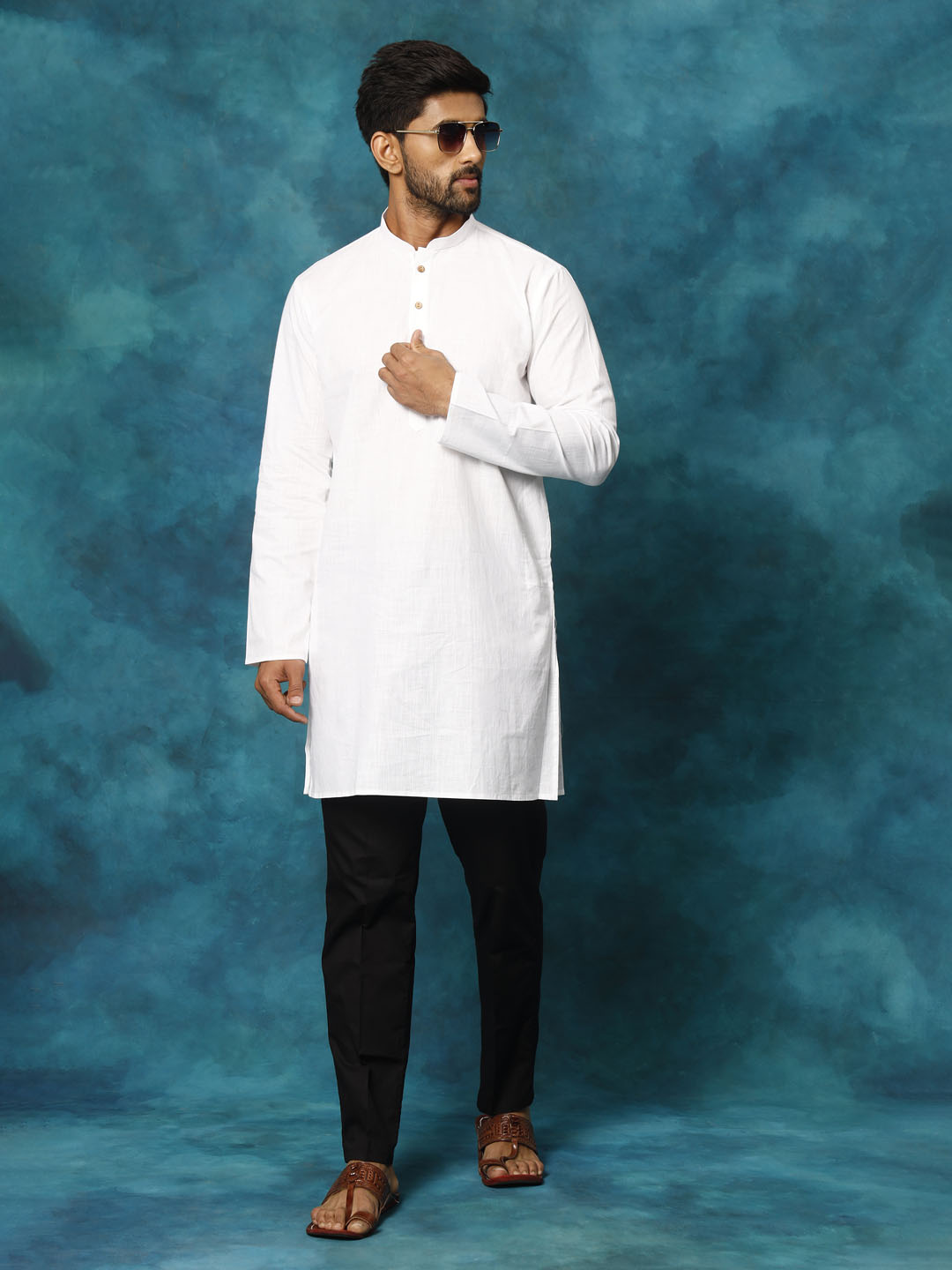 VASTRAMAY Men's White Cotton Blend Kurta Pyjama Set