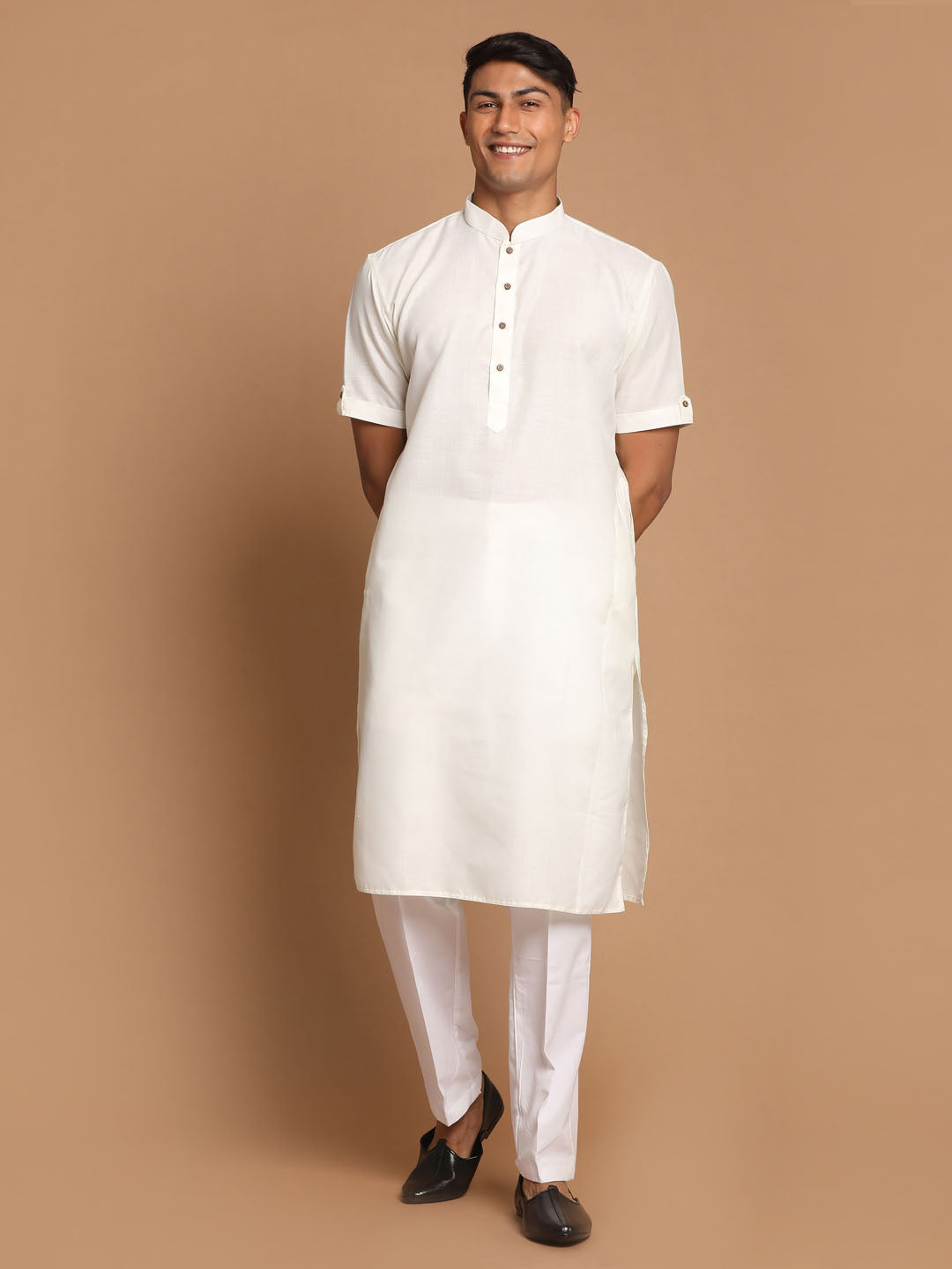 VM By VASTRAMAY Men's Cream Kurta With Pyjama Set.