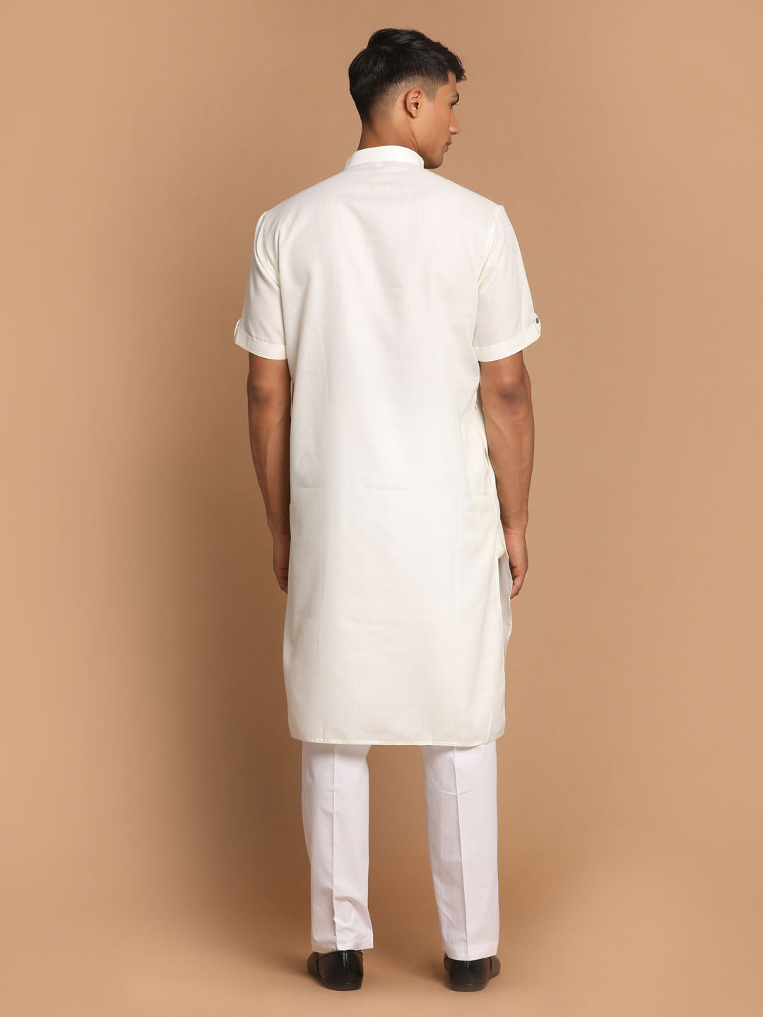 VM By VASTRAMAY Men's Cream Kurta With Pyjama Set.