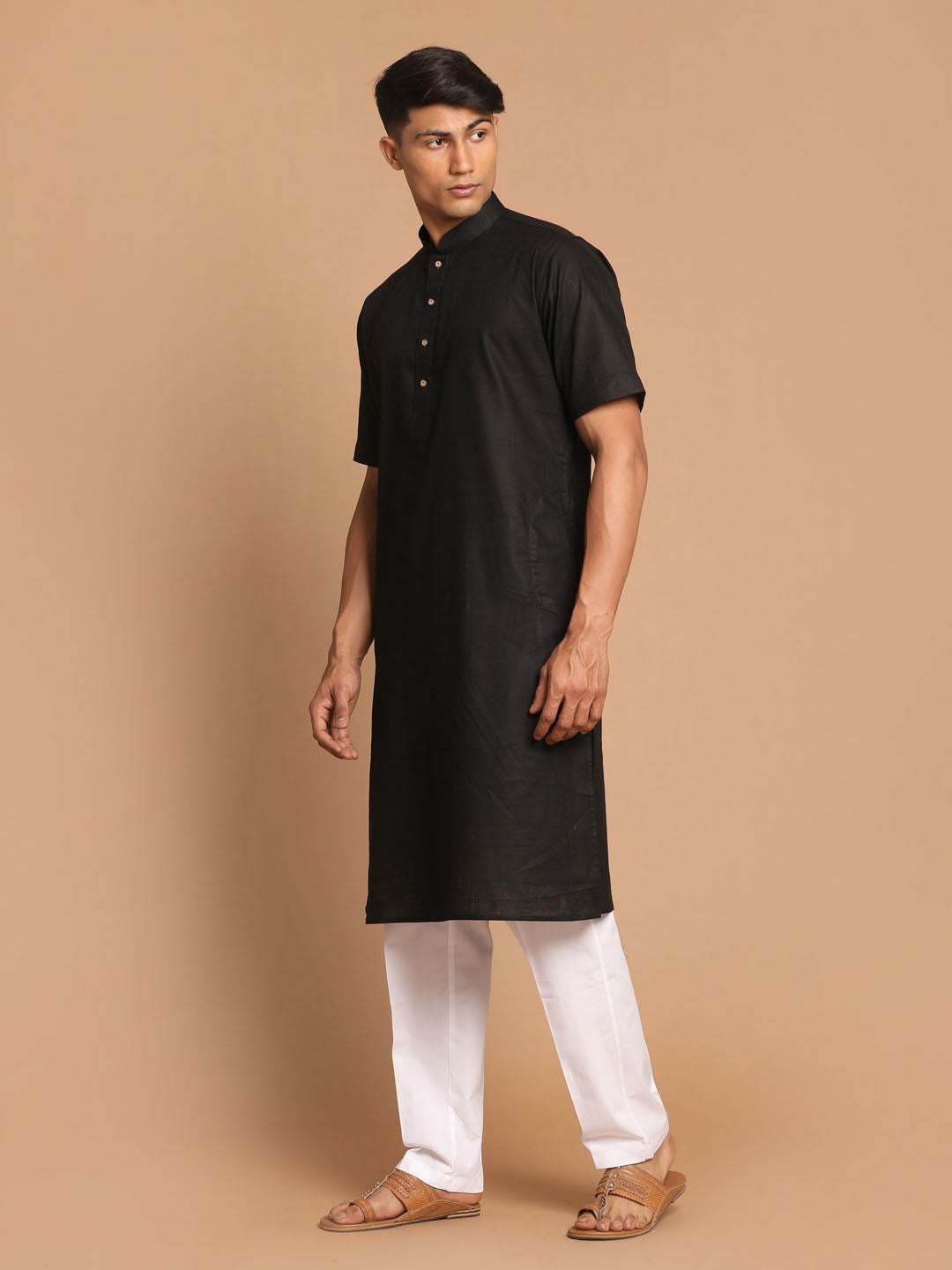 VASTRAMAY Men's Black  Solid Kurta with Pyjama