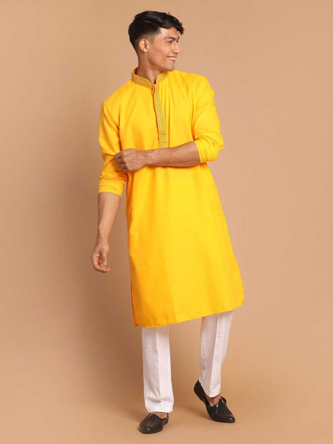 VASTRAMAY Men's Yellow Color Solid Kurta