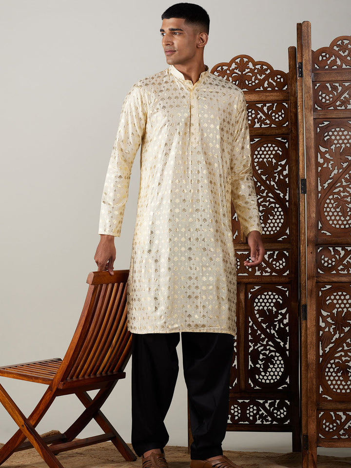  Unique and eye-catching ensemble for men's ethnic wear collection