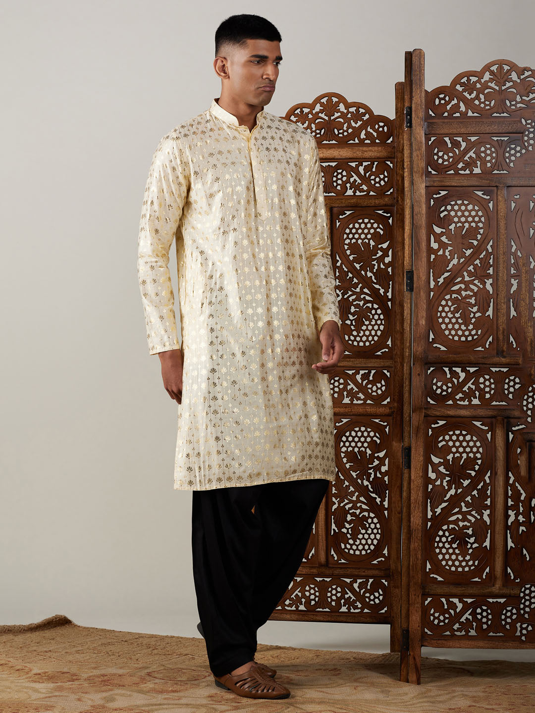  Detailed gold foil print adds a touch of luxury to the kurta 