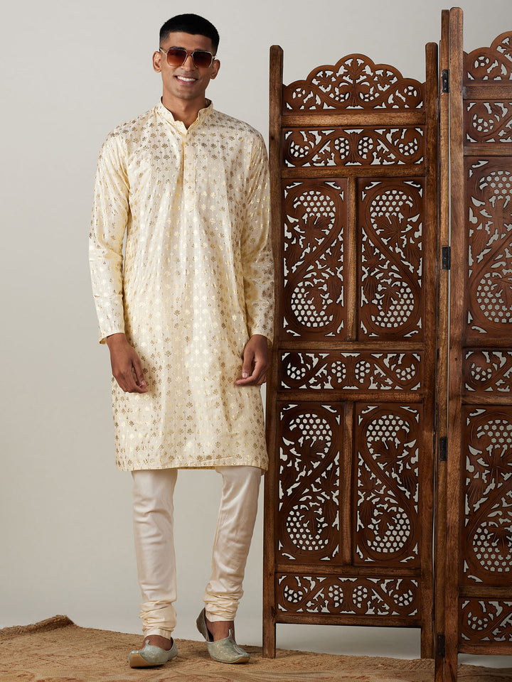  Classic and sophisticated kurta and pyjama set for men