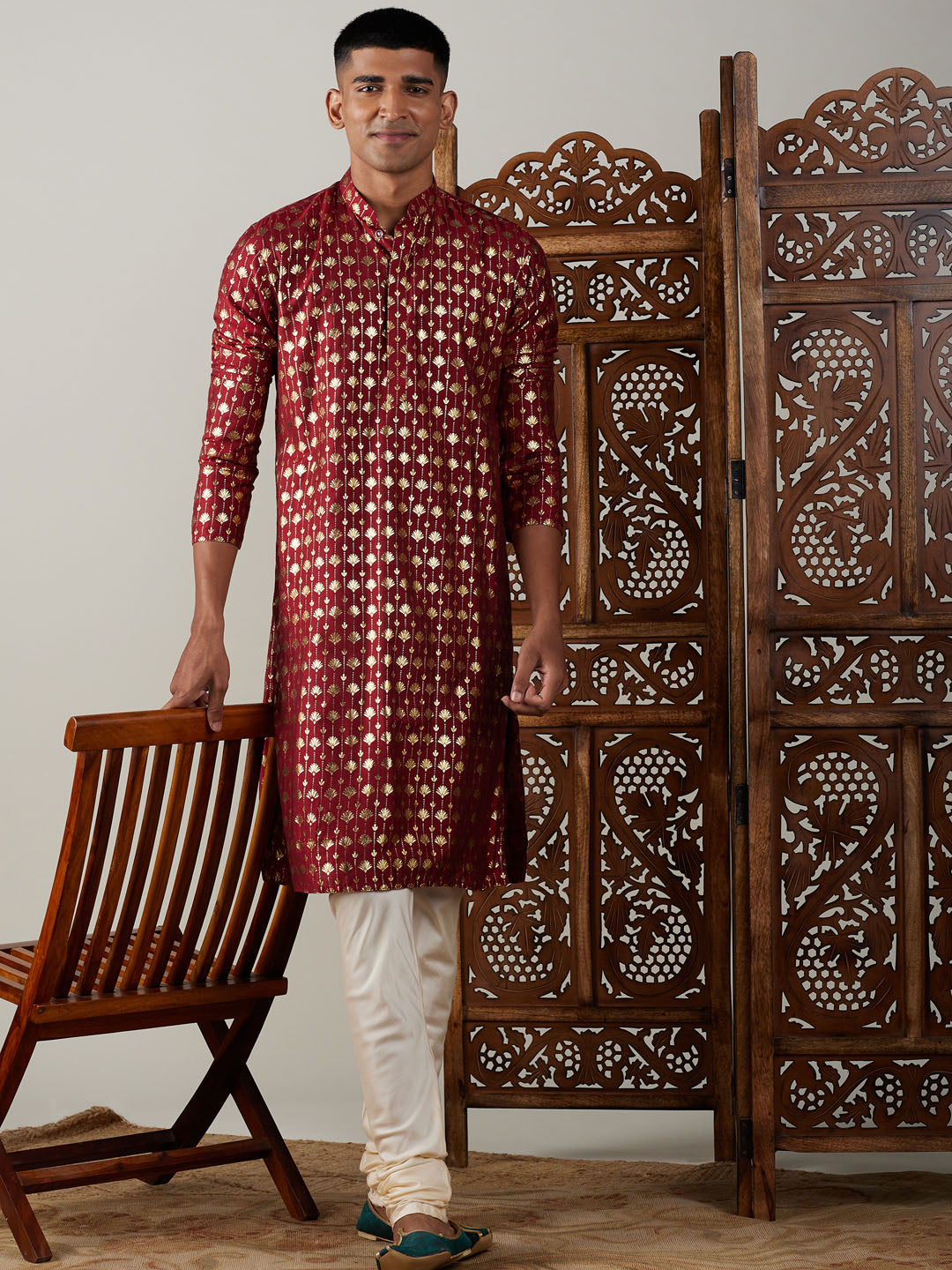 VASTRAMAY Men's Maroon Foil Printed Kurta With Cream Pyjama Set - Traditional Indian ethnic wear for men in maroon and cream colors with elegant foil printing