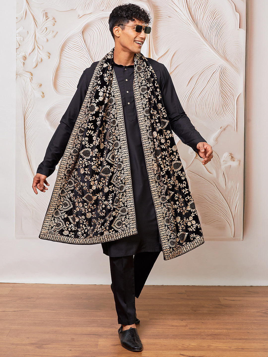 Men's Black Viscose Kurta, Pyjama And Dupatta Set.
