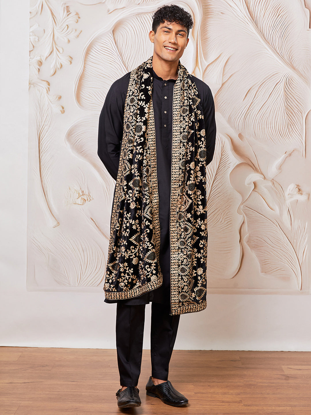 Men's Black Viscose Kurta, Pyjama And Dupatta Set.