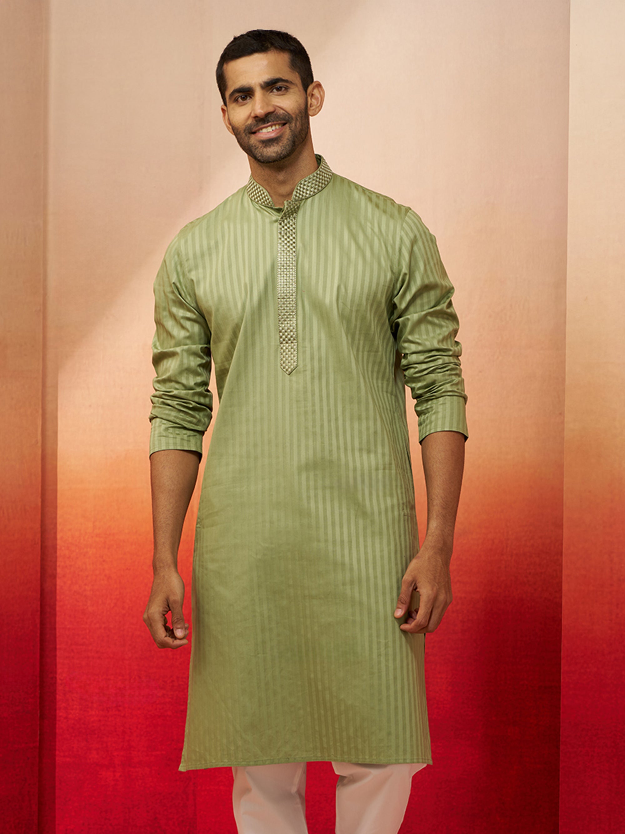 Vastramay Men Mint Green Cotton Monalisa Embroidered Kurta