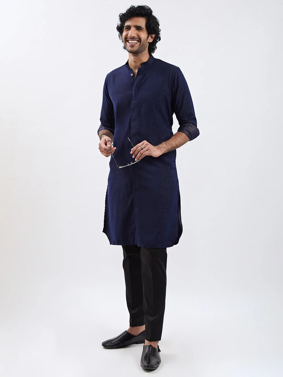 Men's Navy Blue Cotton Blend Kurta For Men.