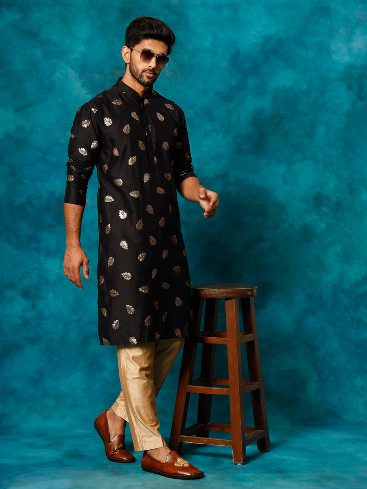 VASTRAMAY Men's Black Leaf Motif Embellished Kurta Pant Set