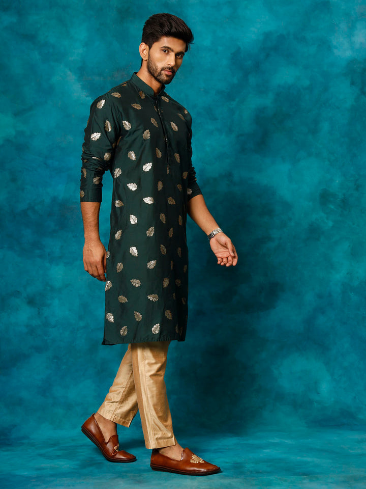 VASTRAMAY Men's Green Leaf Motif Embellished Kurta