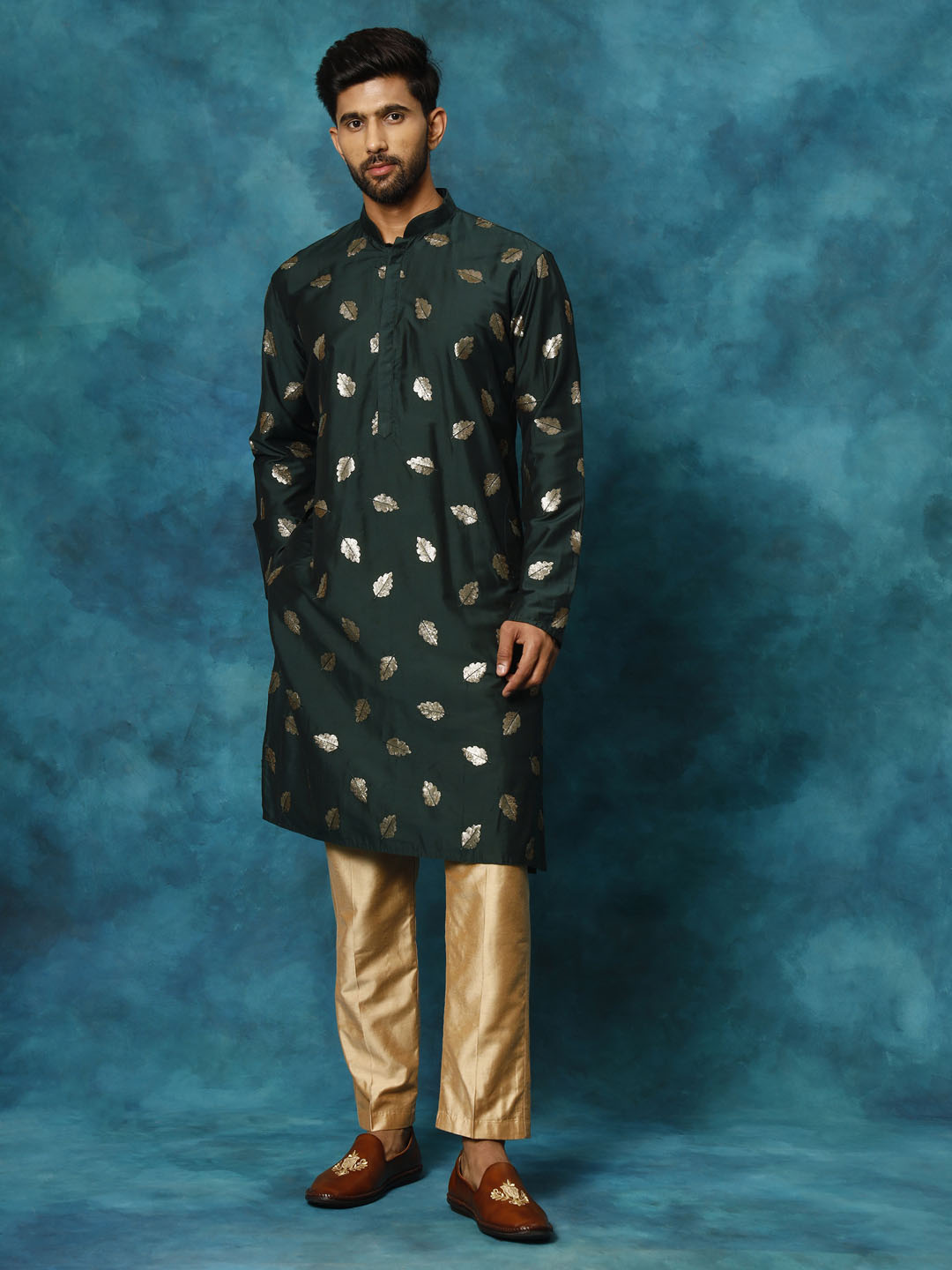 VASTRAMAY Men's Green Leaf Motif Embellished Kurta Pant Set