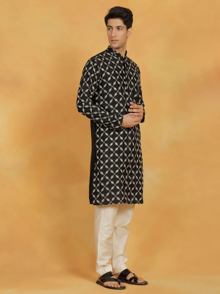 VASTRAMAY Men's Black And Cream Cotton Blend Kurta And Pyjama Set