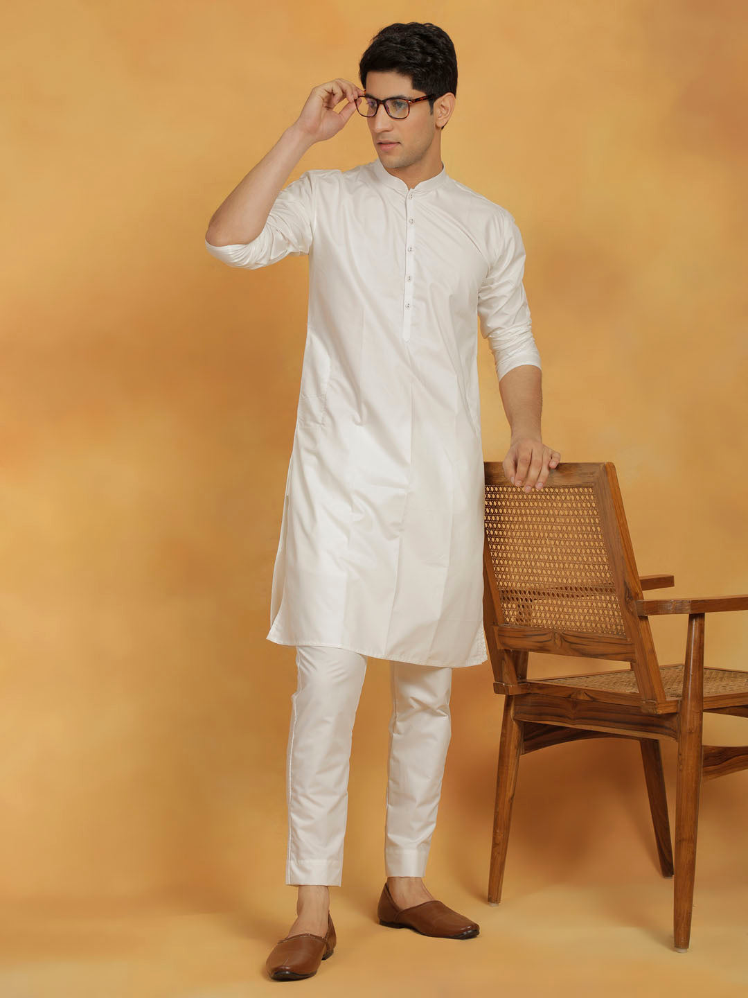 VASTRAMAY Men's Off White Cotton Silk Kurta And Pyjama Set