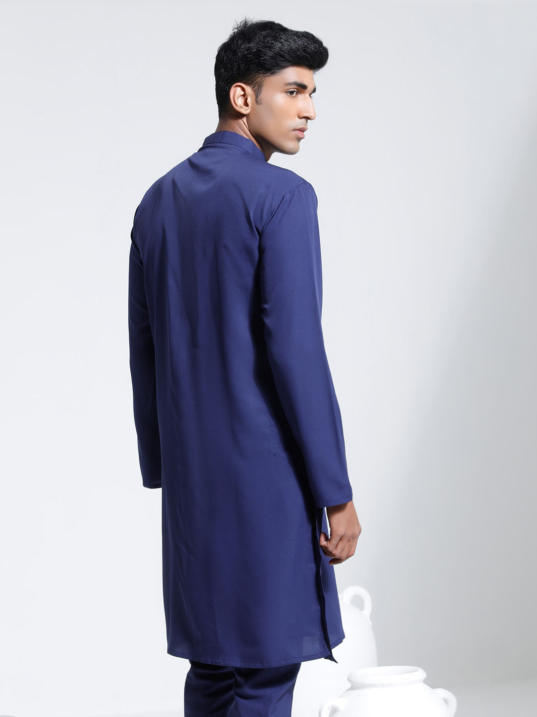 VASTRAMAY Men's Navy Blue Crepe Kurta