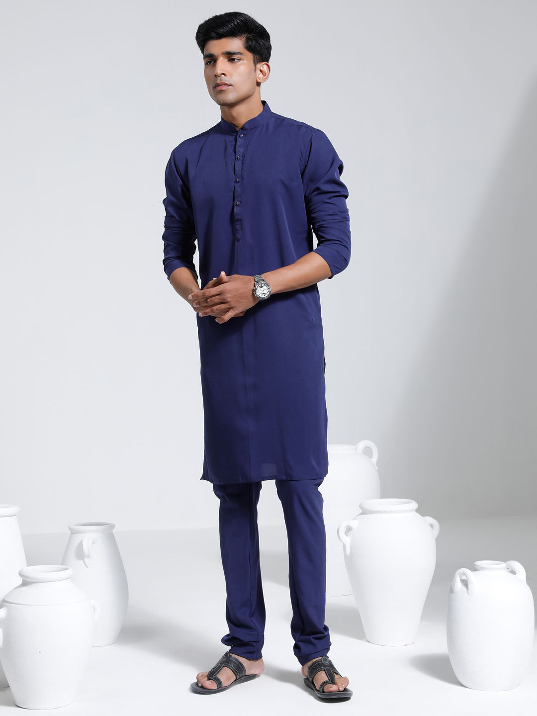 VASTRAMAY Men's Navy Blue Crepe Kurta