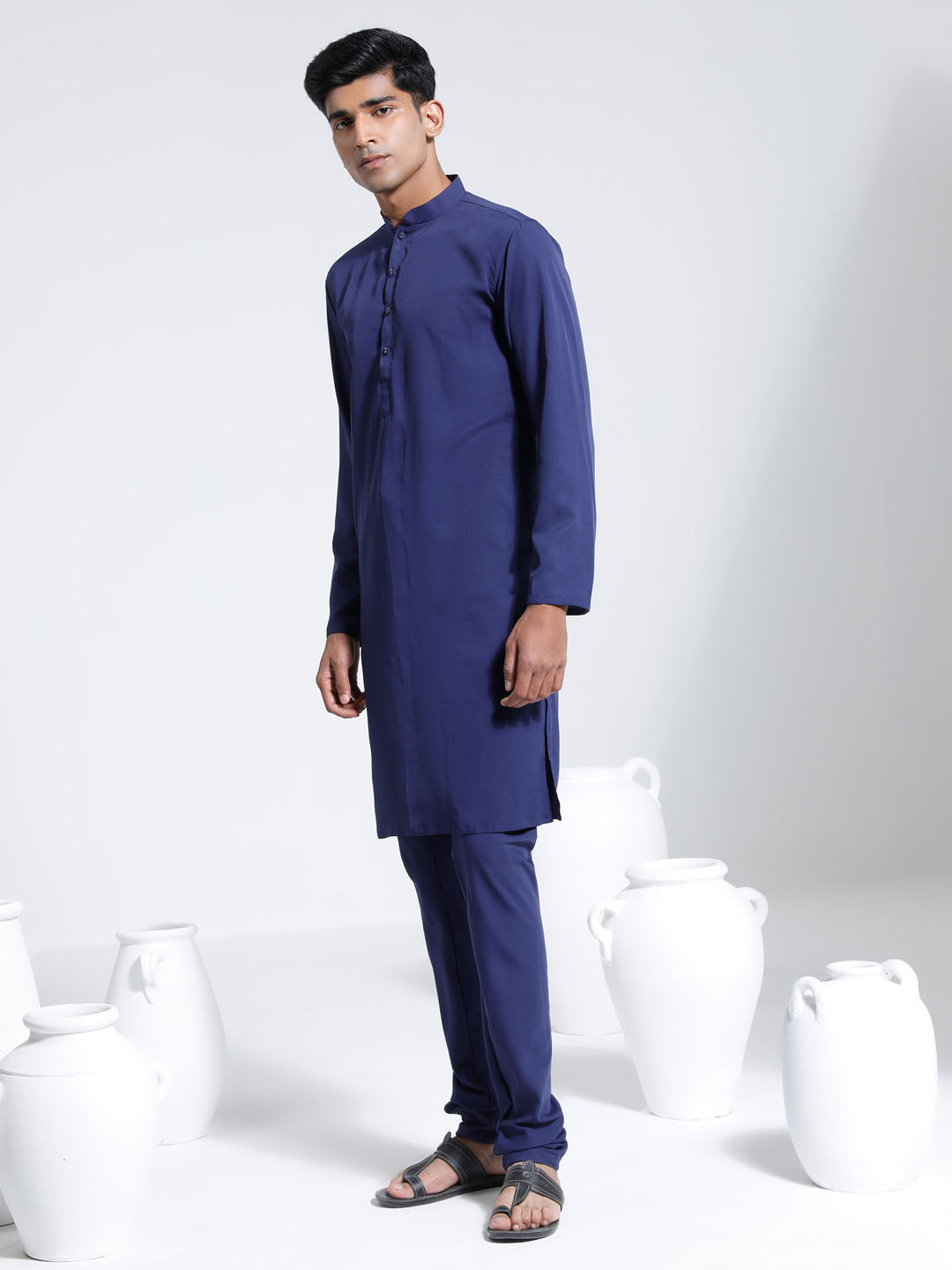 VASTRAMAY Men's Navy Blue Crepe Kurta And Pyjama