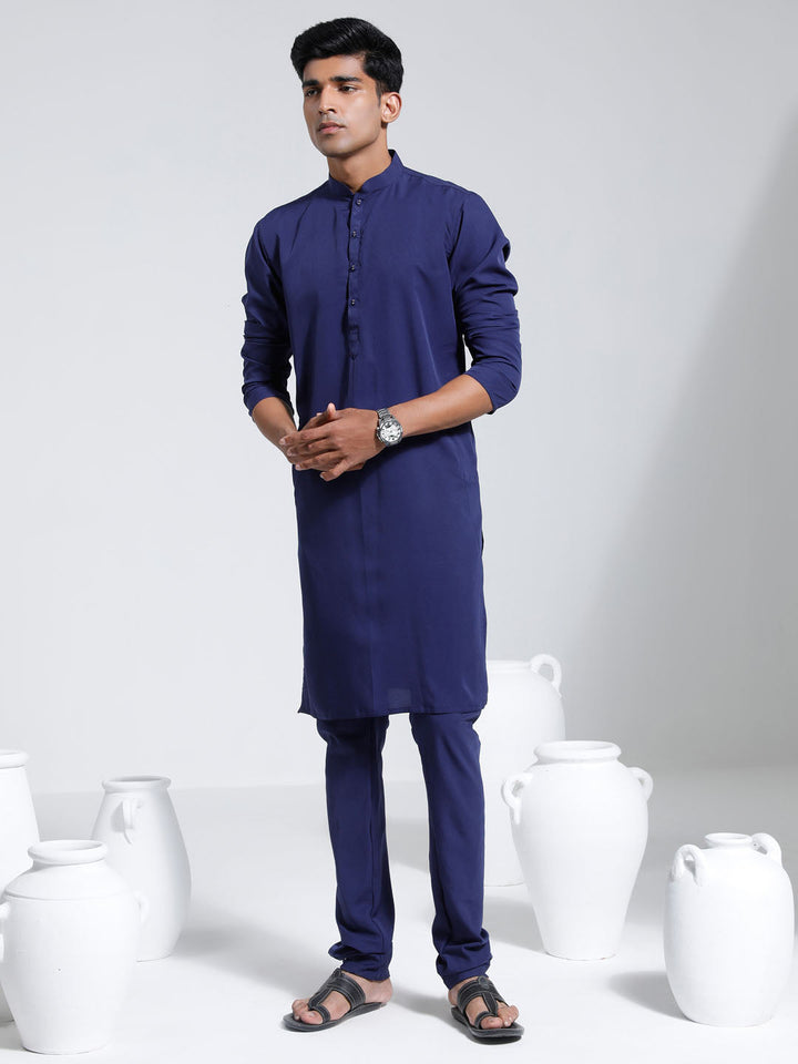 VASTRAMAY Men's Navy Blue Crepe Kurta And Pyjama