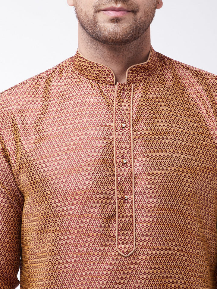  High-quality, lightweight fabric of the VM By VASTRAMAY Men's Maroon Silk Blend Kurta 