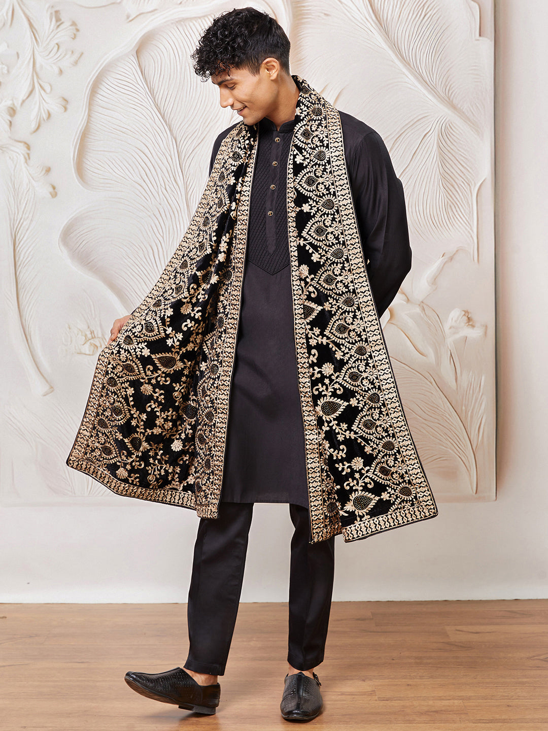 Men's Black Silk Blend Kurta,Pyjama And Dupatta Set.