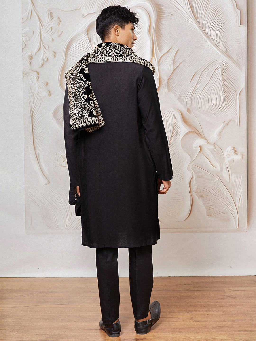 Men's Black Silk Blend Kurta,Pyjama And Dupatta Set.