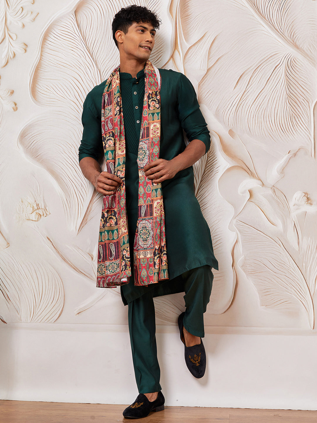Men's Bottle Green Silk Blend Kurta,Pyjama And Dupatta Set.