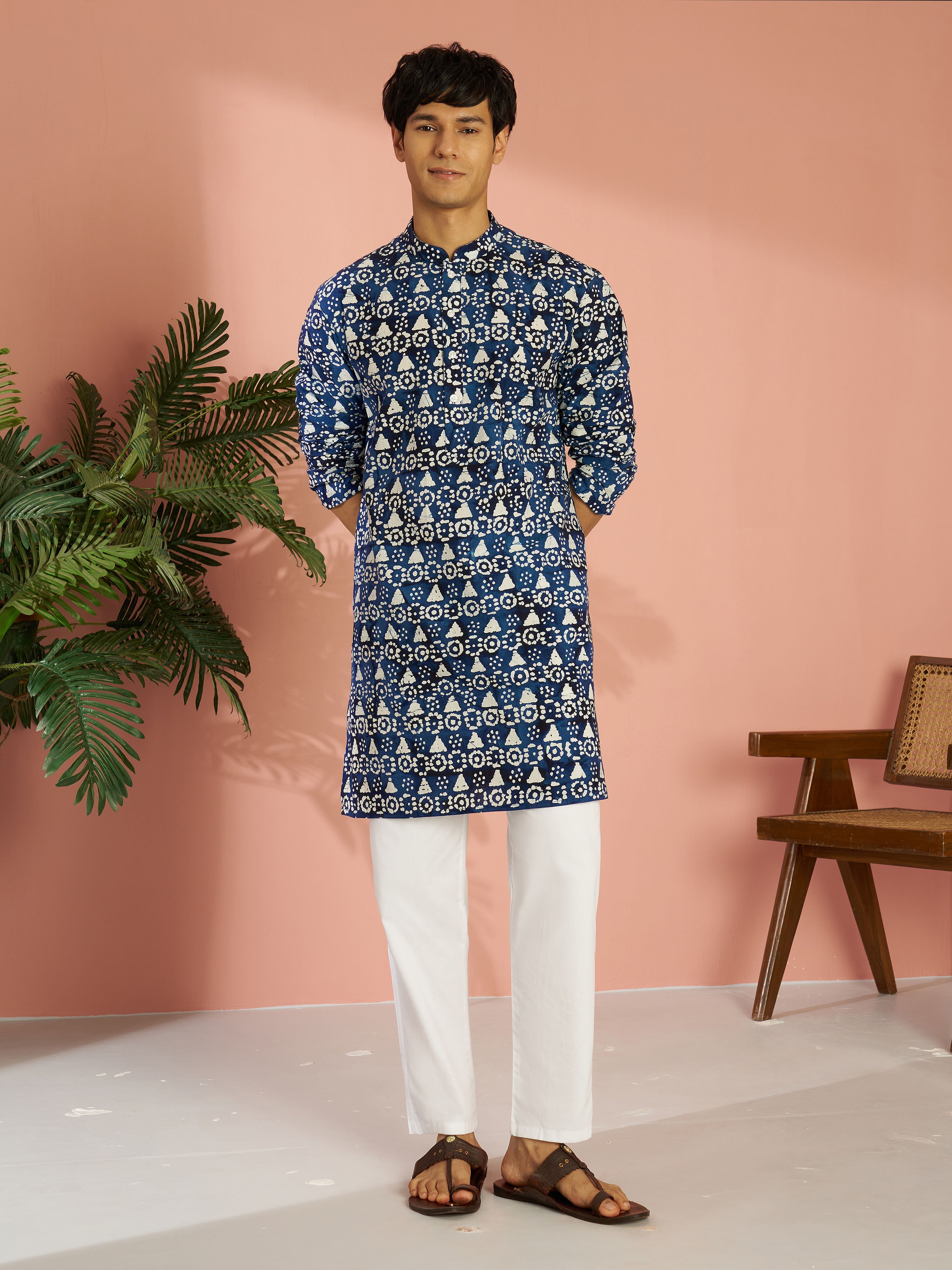 Men's Blue Batik Printed Cotton Kurta & White Pyjama Set