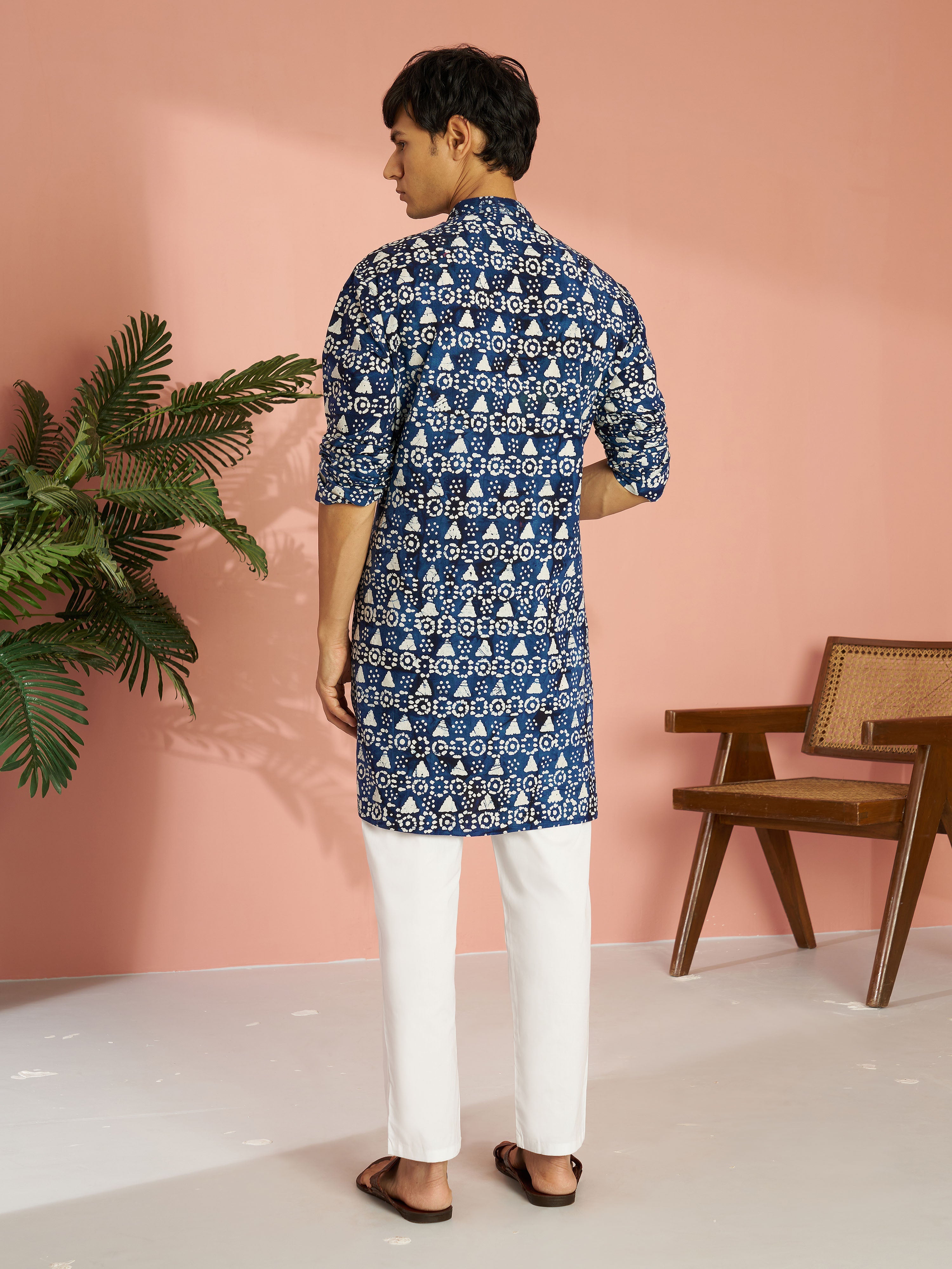 Men's Blue Batik Printed Cotton Kurta & White Pyjama Set
