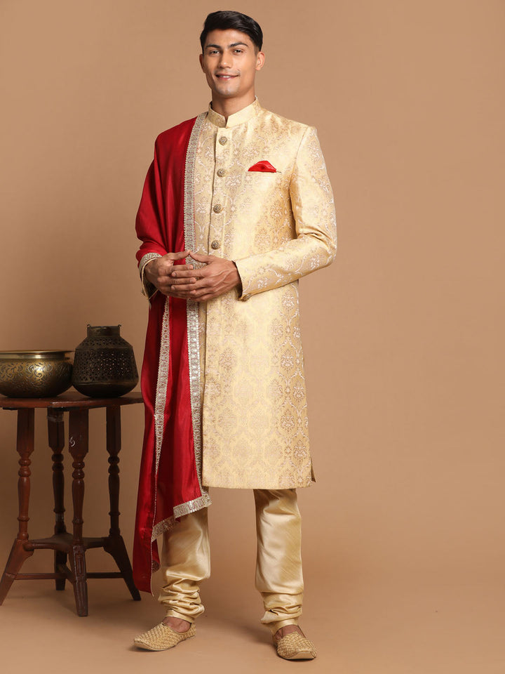 VASTRAMAY Men's Golden Brocade Slim Fit Sherwani Set With Maroon Dupatta