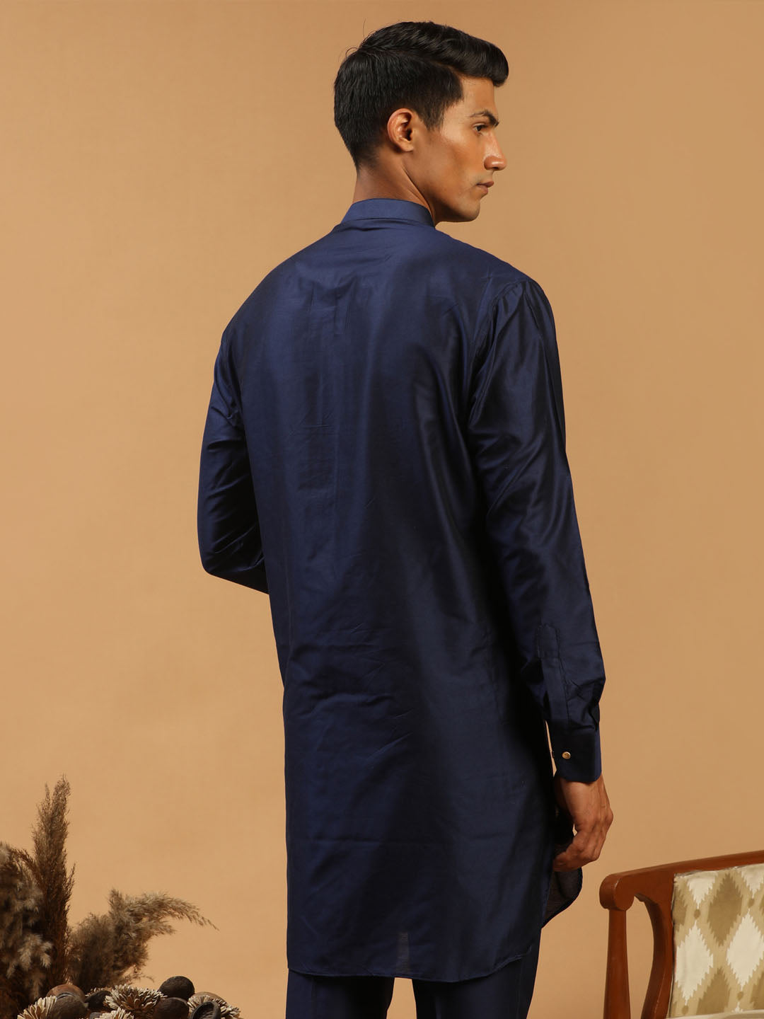 VASTRAMAY Men's Blue Silk Blend Curved Hem Kurta