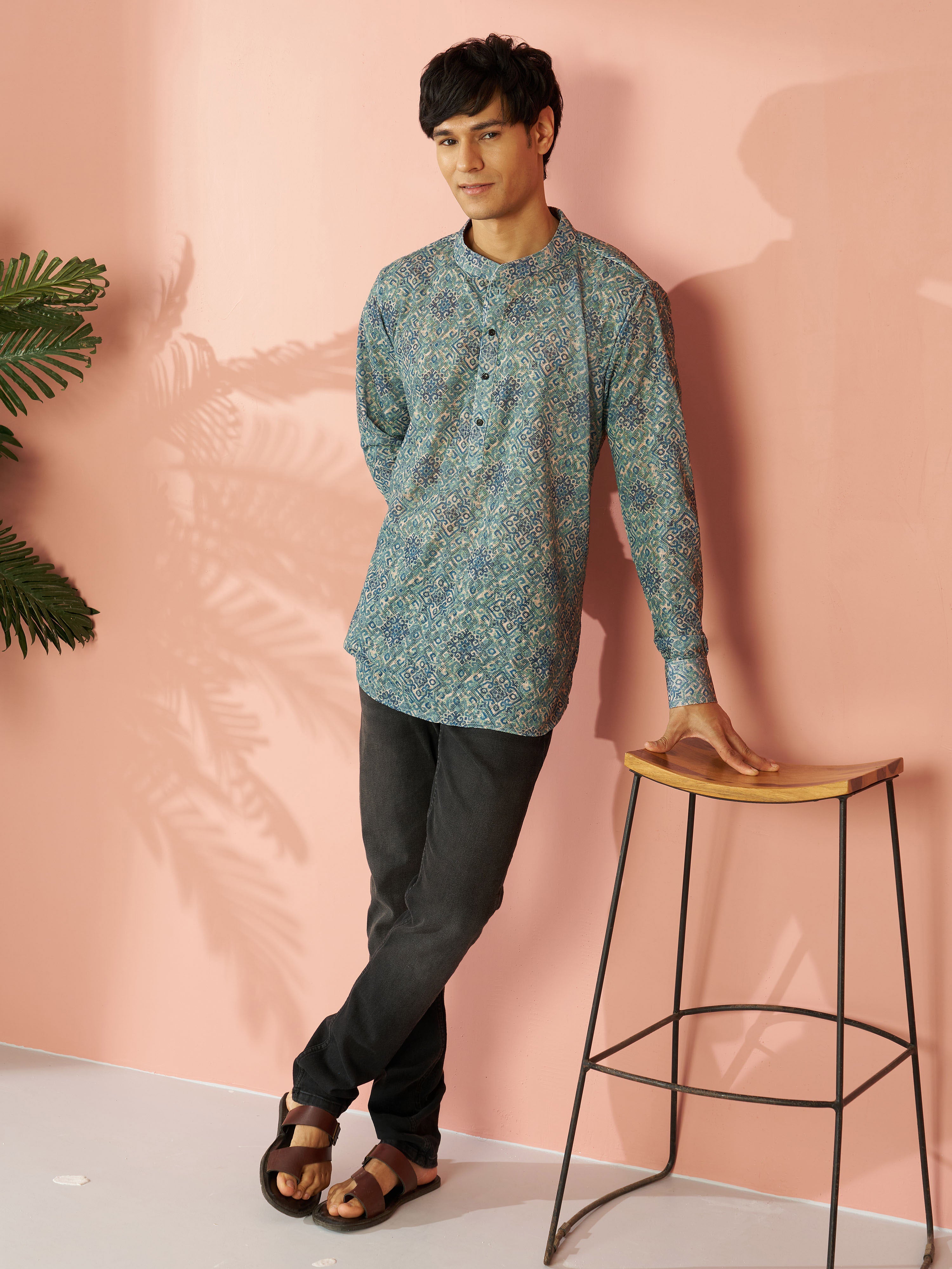Men's Green Cotton Blend Ethnic Motif Printed Short Kurta with Cuffed Sleeves