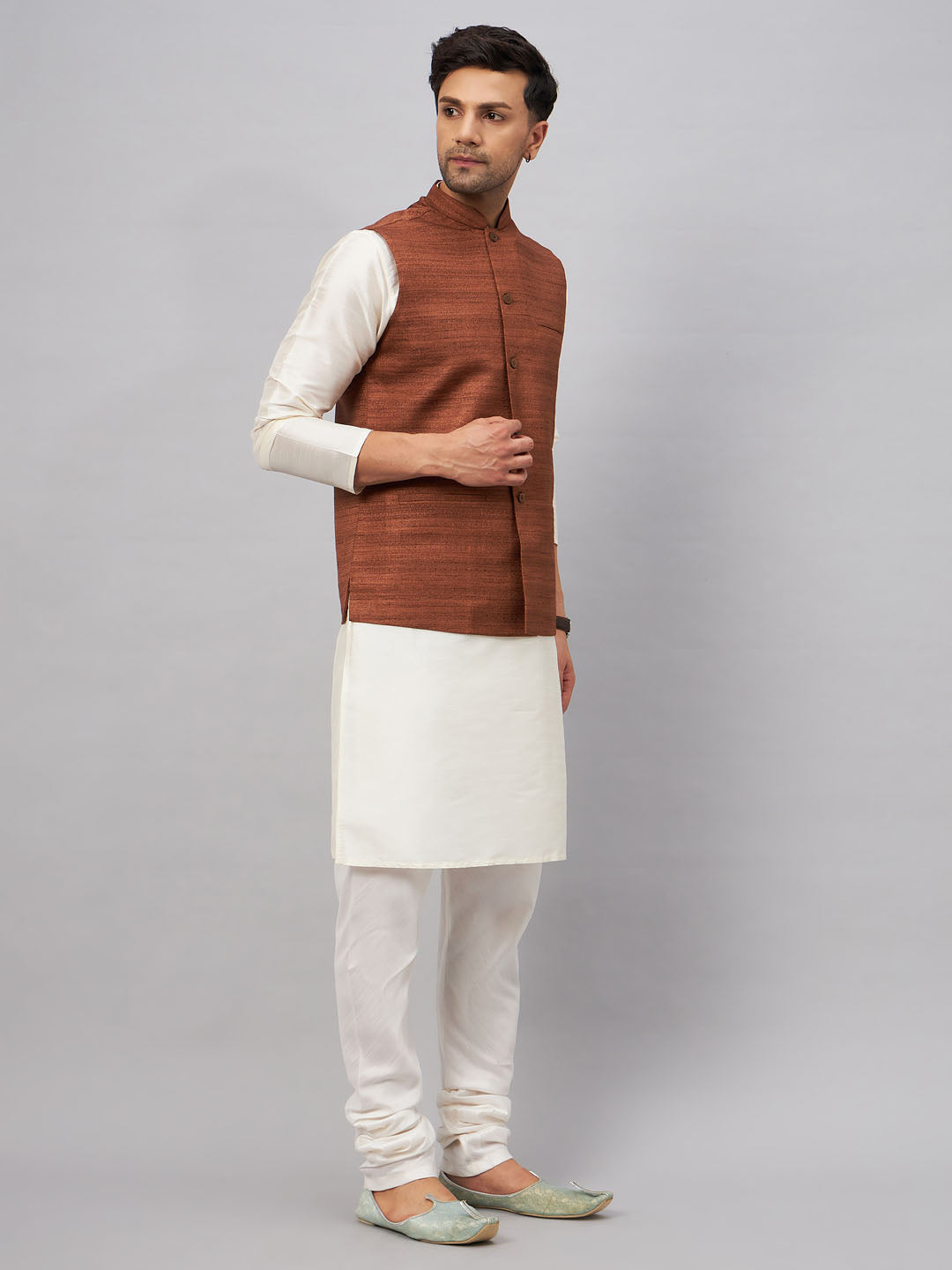 VM BY VASTRAMAY Men's Coffee Matka Silk Nehru Jacket With Cream Silk Blend Kurta Pyjama Set